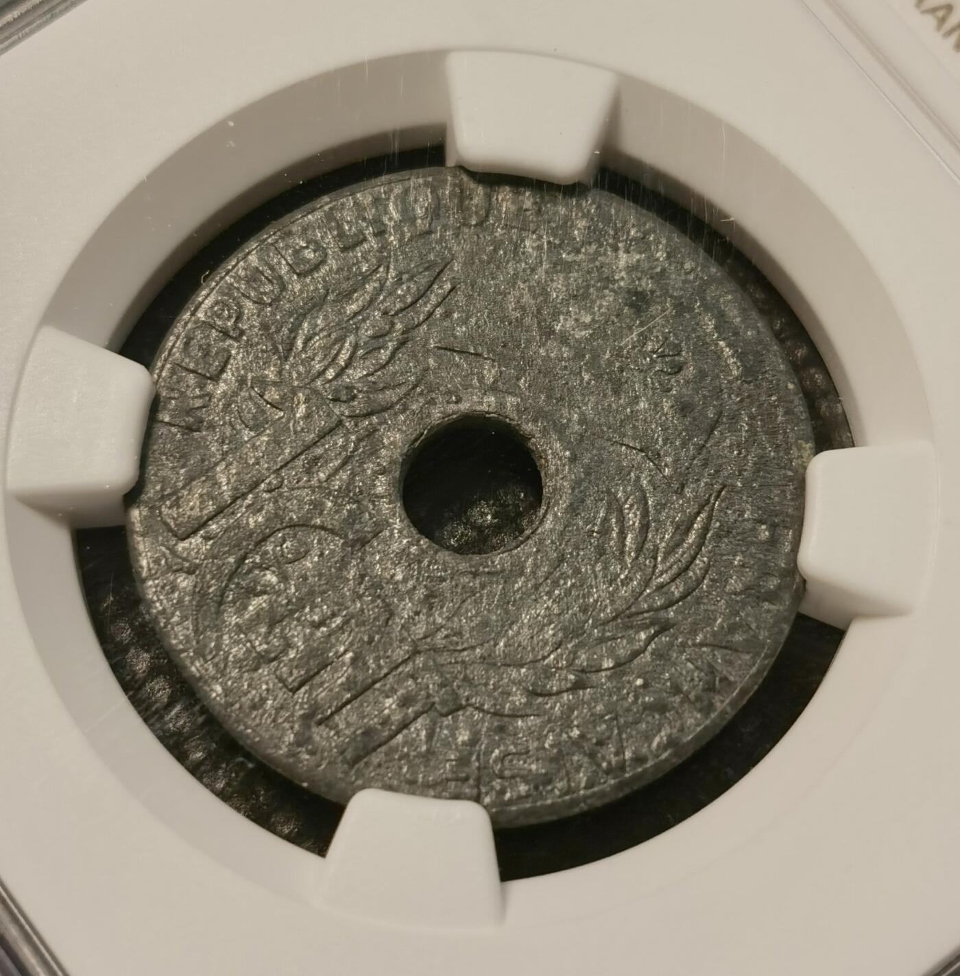 甄臻铺-世界币章拍卖（第39期）送拍享返佣金等优惠多多 NGC-UNCD 1941年法属印度支那1分锌币