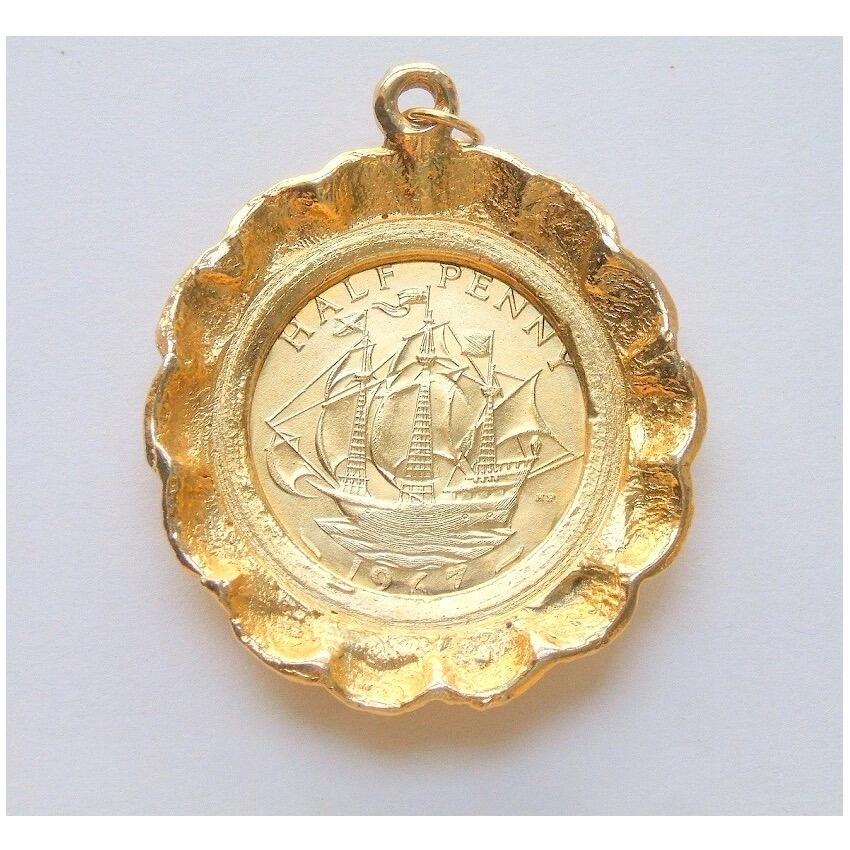 英国1967年 伊丽莎白镀金高浮雕精制币章吊坠 40MM