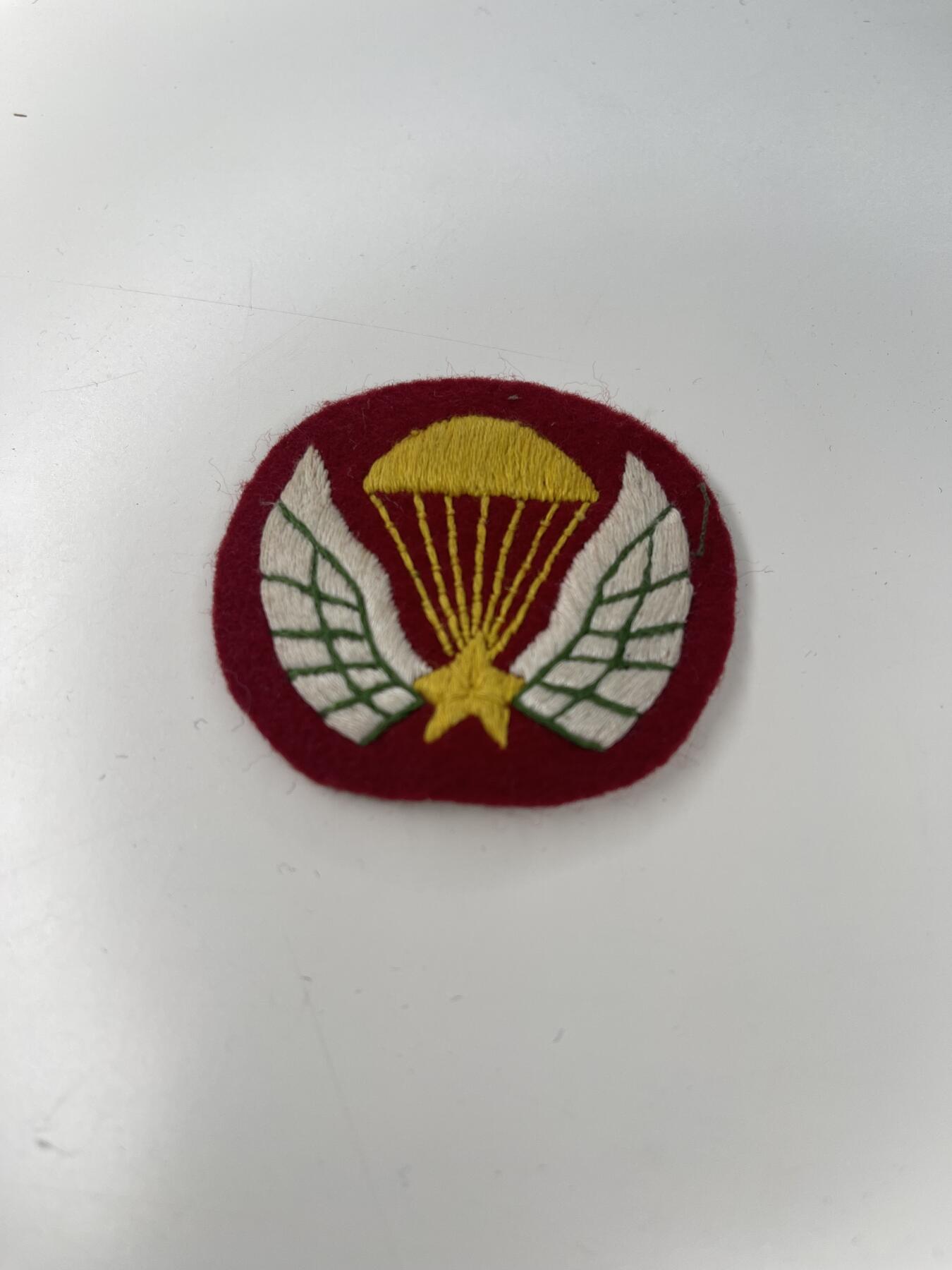 新时代收藏徽章红藏拍卖(第二十八场)  徽章纸品证书杂项 越南战争时期 南越陆军特种部队刺绣贝雷帽徽