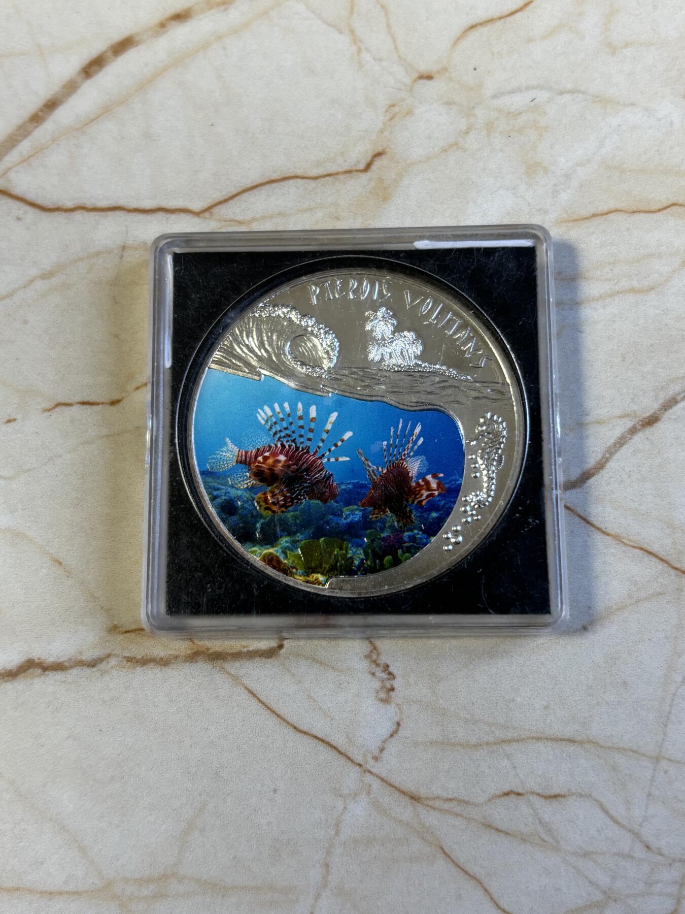 第181期拍卖 卢旺达2010年海底鱼类彩色纪念银币，20克，999银，有白斑