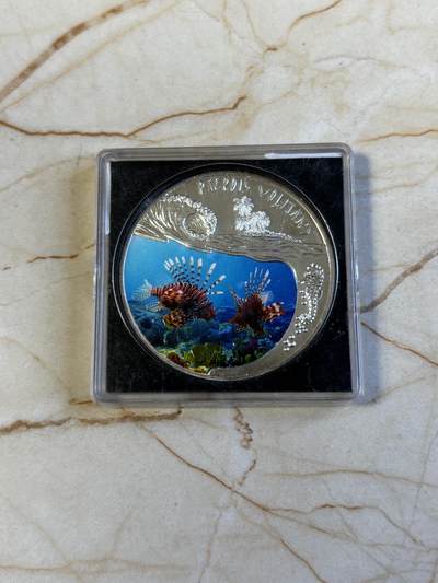 第181期拍卖 - 卢旺达2010年海底鱼类彩色纪念银币，20克，999银，有白斑