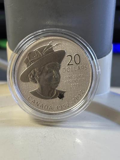 第181期拍卖 - 卡装加拿大2012年20换20系列伊丽莎白登基纪念银币，9999银，7.96克