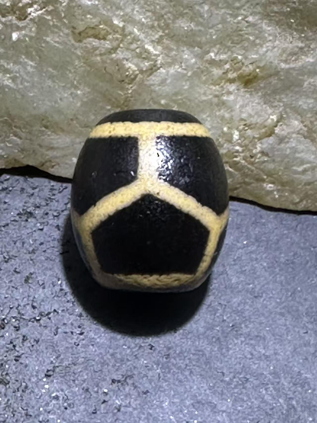 仅此一颗，精品藏传龟甲玛瑙天珠一颗，，