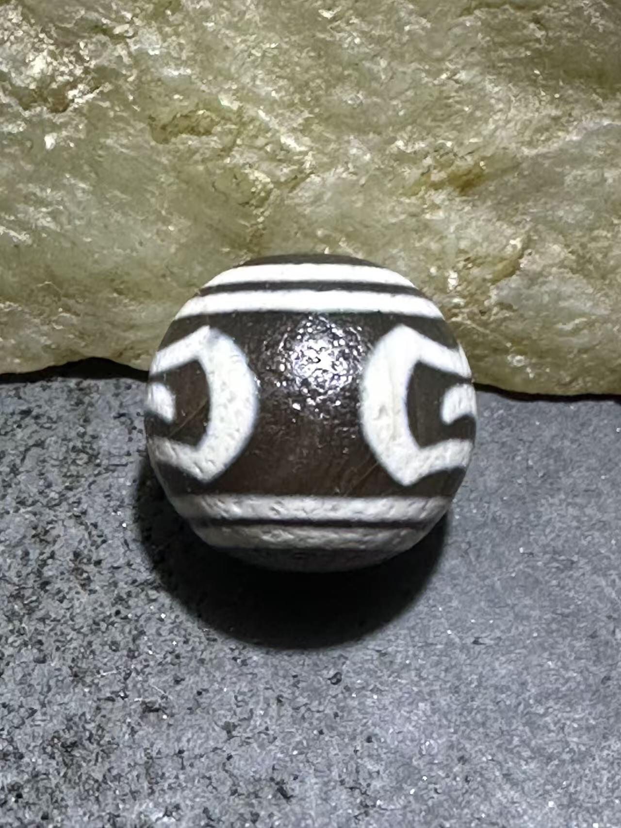 仅此一颗，精品藏传灰色大鹏天珠一颗，，