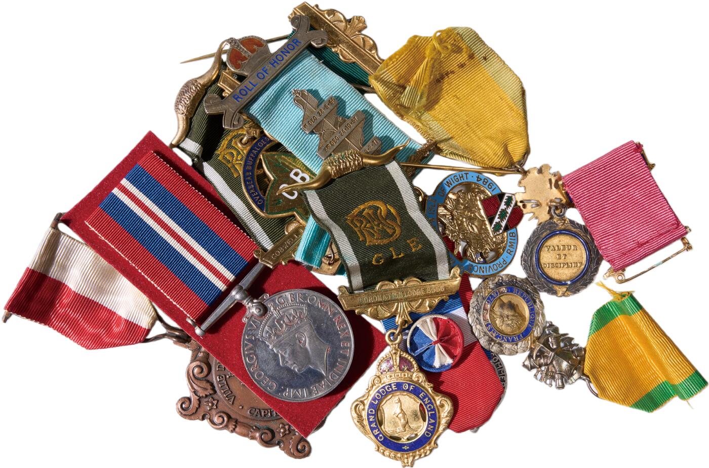 中新泰星2025年秋拍 徽章 纪念章及金银器专场 外国勋章十一枚一组