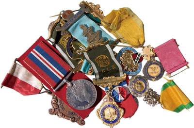 中新泰星2025年秋拍 徽章 纪念章及金银器专场 - 外国勋章十一枚一组