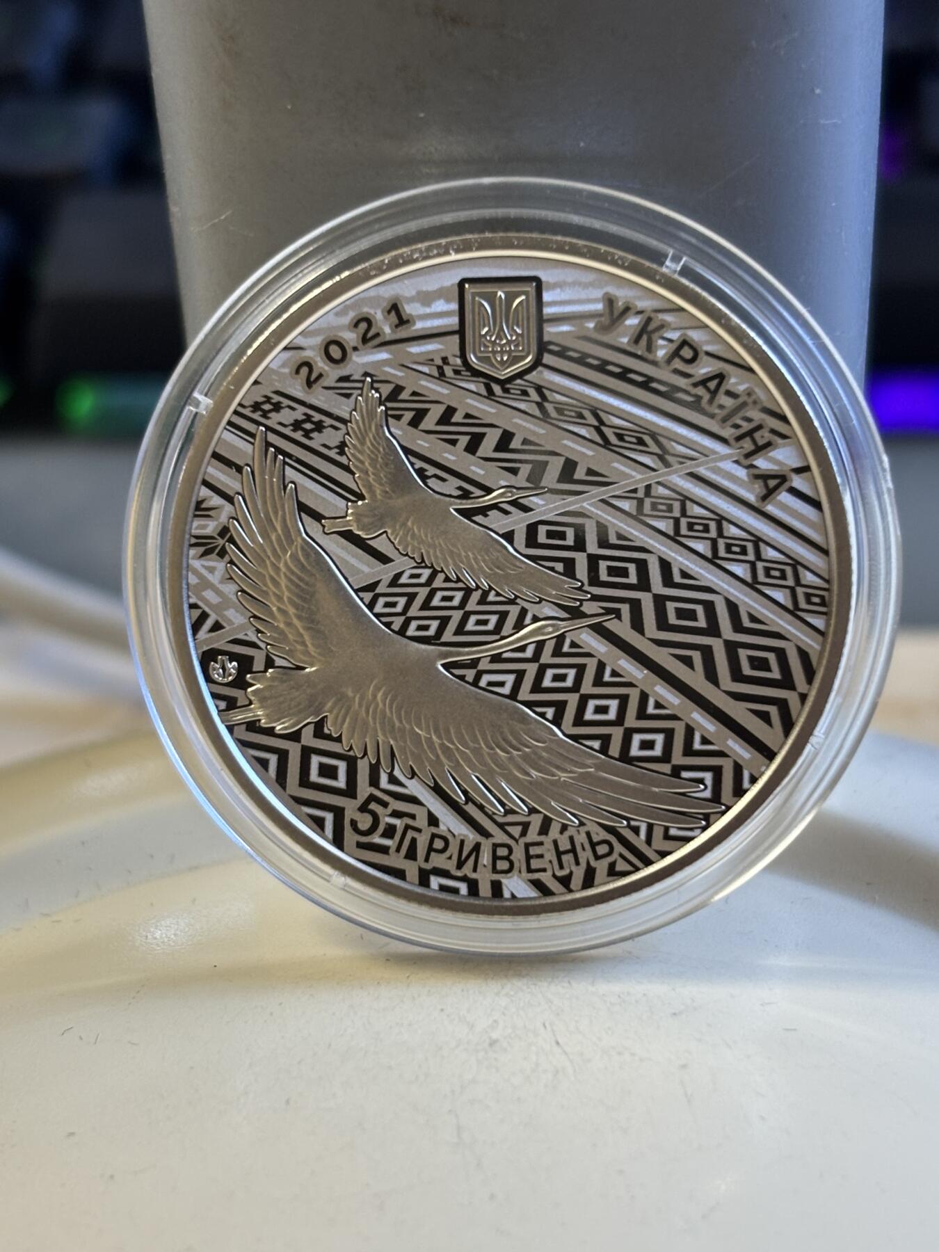 第181期拍卖 获奖卡装乌克兰2021年独立30周年彩色铜镍纪念币，获克劳斯2023年度最佳艺术币大奖