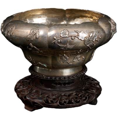 中新泰星2025年秋拍 徽章 纪念章及金银器专场 - 清代上海圣约翰大学学生赠“Tumbull夫妇 ”银质花盆一件