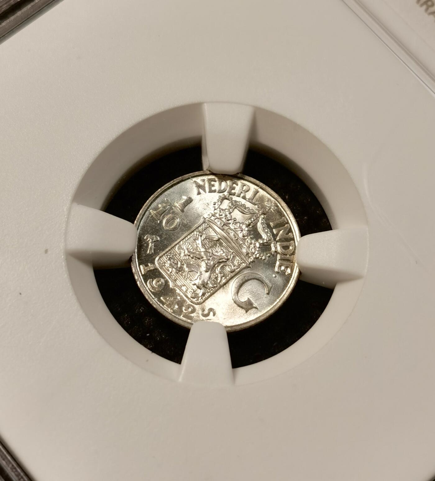 甄臻铺-世界币章拍卖（第39期）送拍享返佣金等优惠多多 NGC-MS66 1942年荷属东印度1/10盾MS66-65两枚一组，卷拆品相