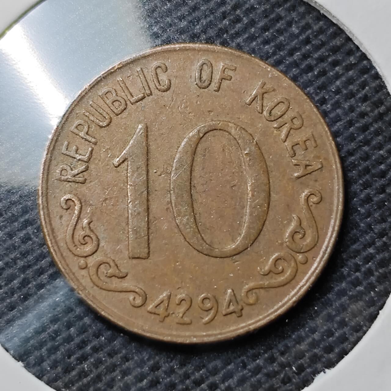 KK钱币收藏小铺  第369场  2月预留时间 周末发货  4294韩国10韩元木槿花铜币 深打