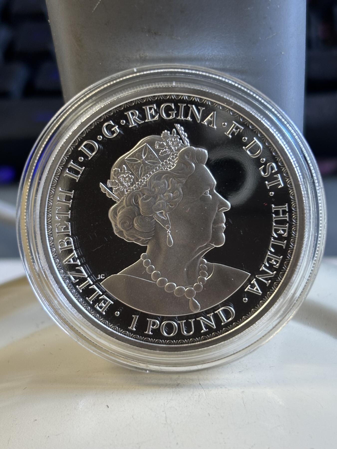 第181期拍卖 圣赫勒拿2021年尤娜和狮子系列1盎司精制镀金银币，999银镀金，发行750枚