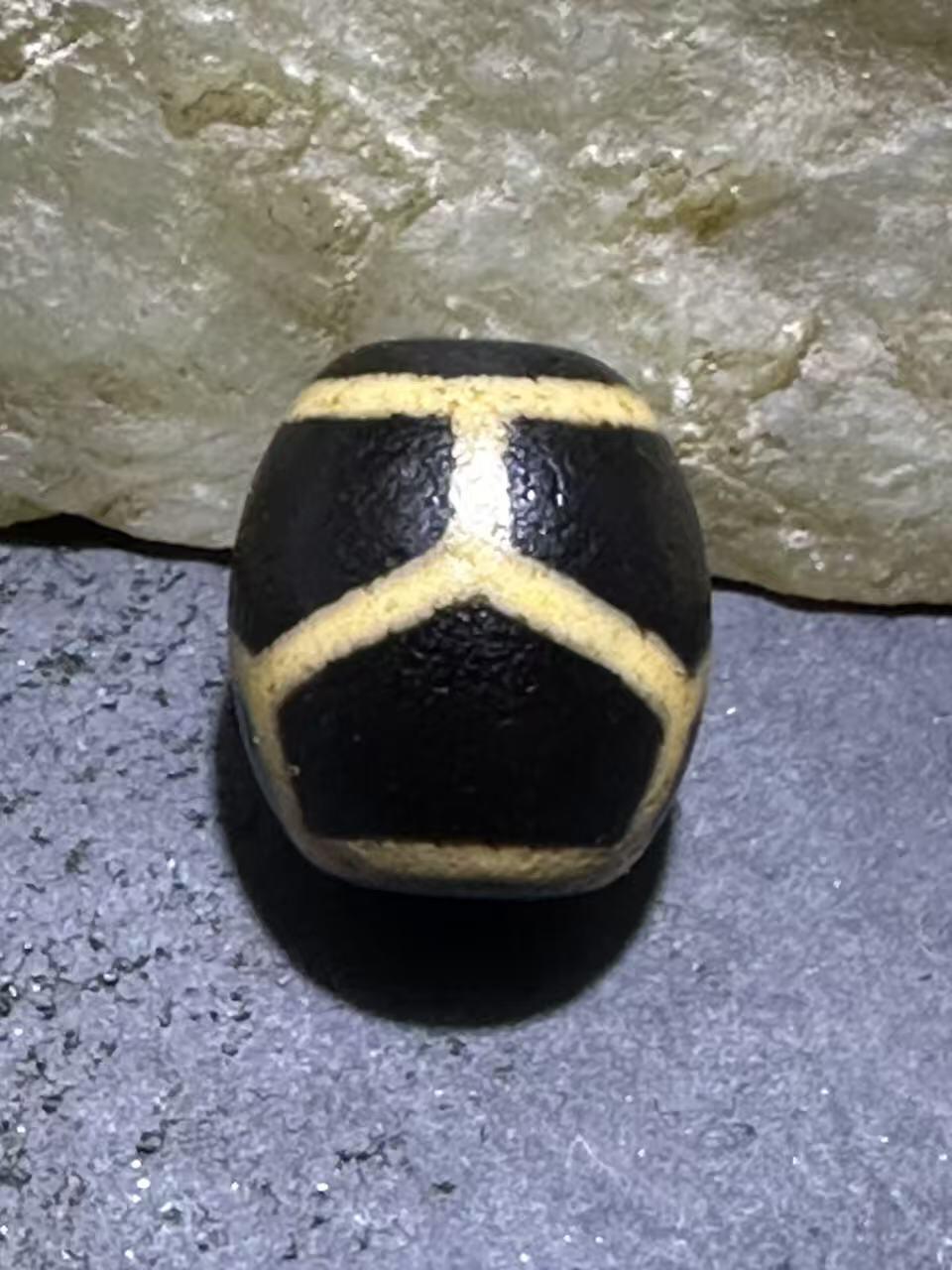 仅此一颗，精品藏传龟甲玛瑙天珠一颗，，