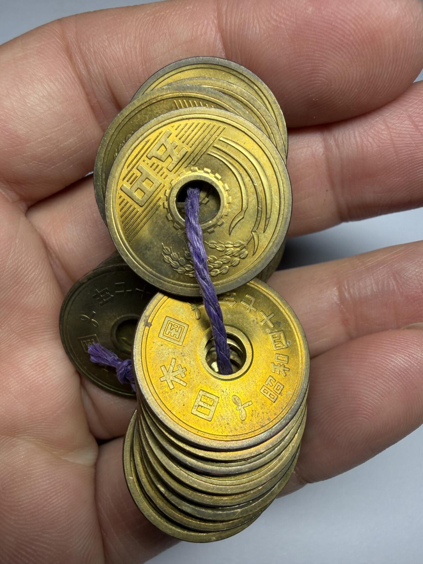 2025年集古藏今外币拍卖第十期-第6场—（总第286拍），可以寄存60天，满160元包邮。 好品幸运币昭和46、47年五元20枚