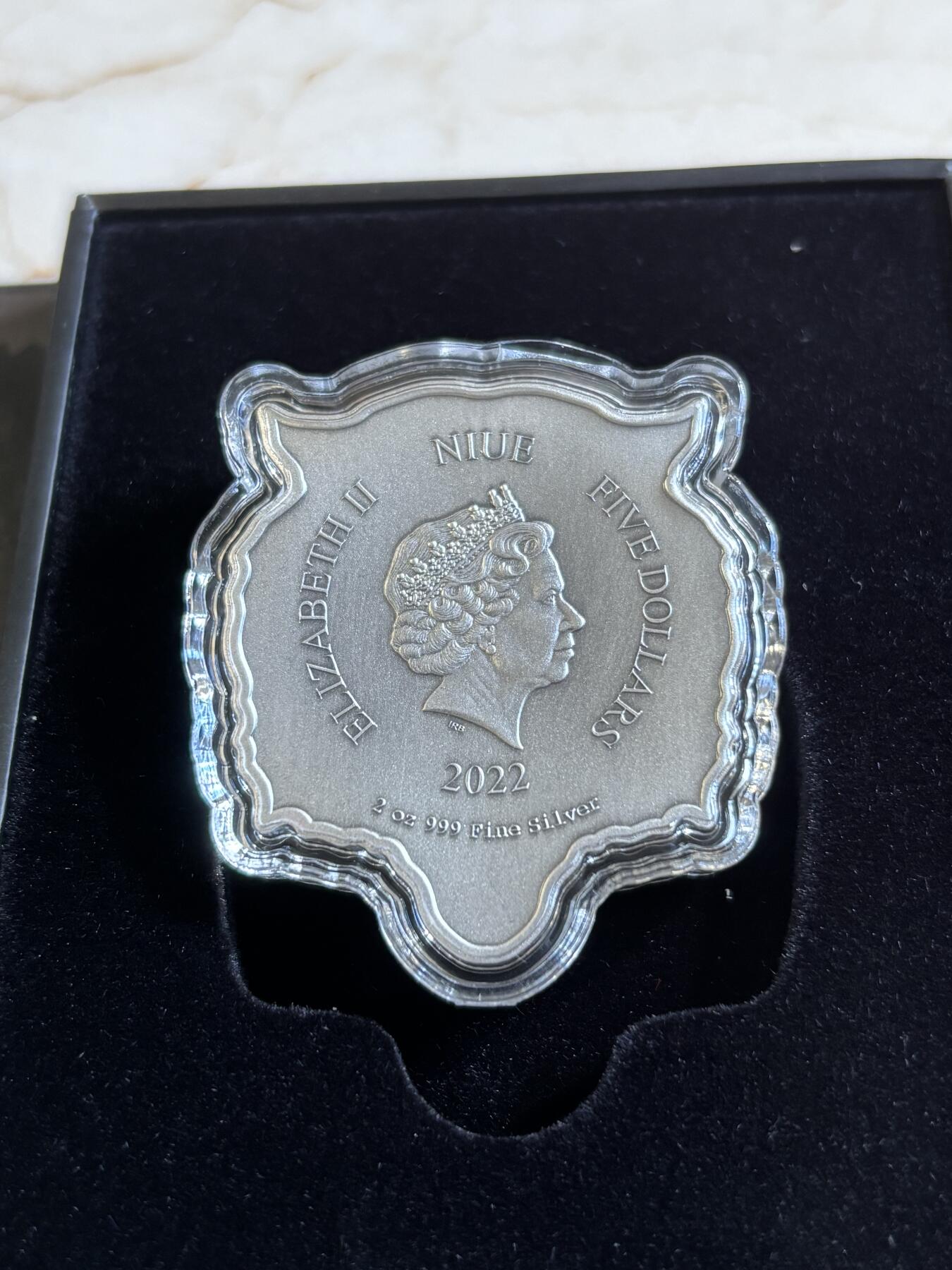 第181期拍卖 纽埃2022年凶猛的老虎2盎司异形仿古纪念银币，999银，发行2000枚