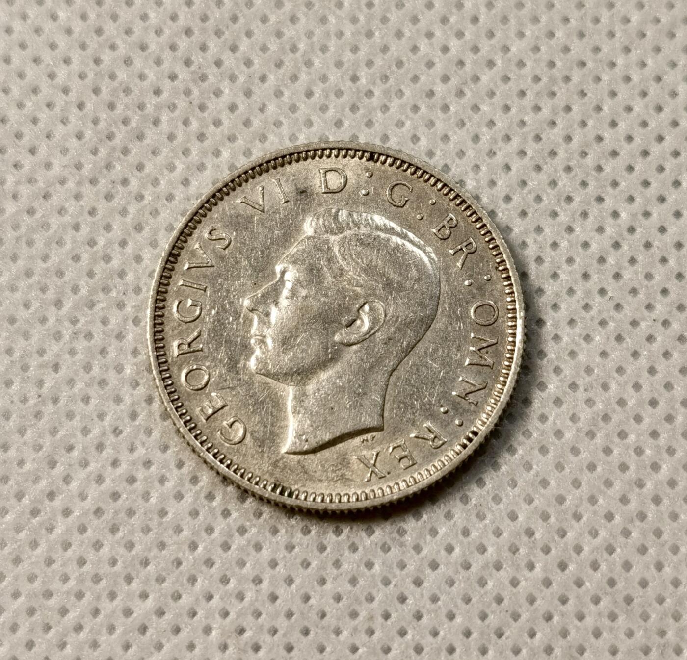 甄臻铺-世界币章拍卖（第39期）送拍享返佣金等优惠多多 英国乔治六世1先令 1942  23.5mm  1.8mm 5.7g  0.5Ag