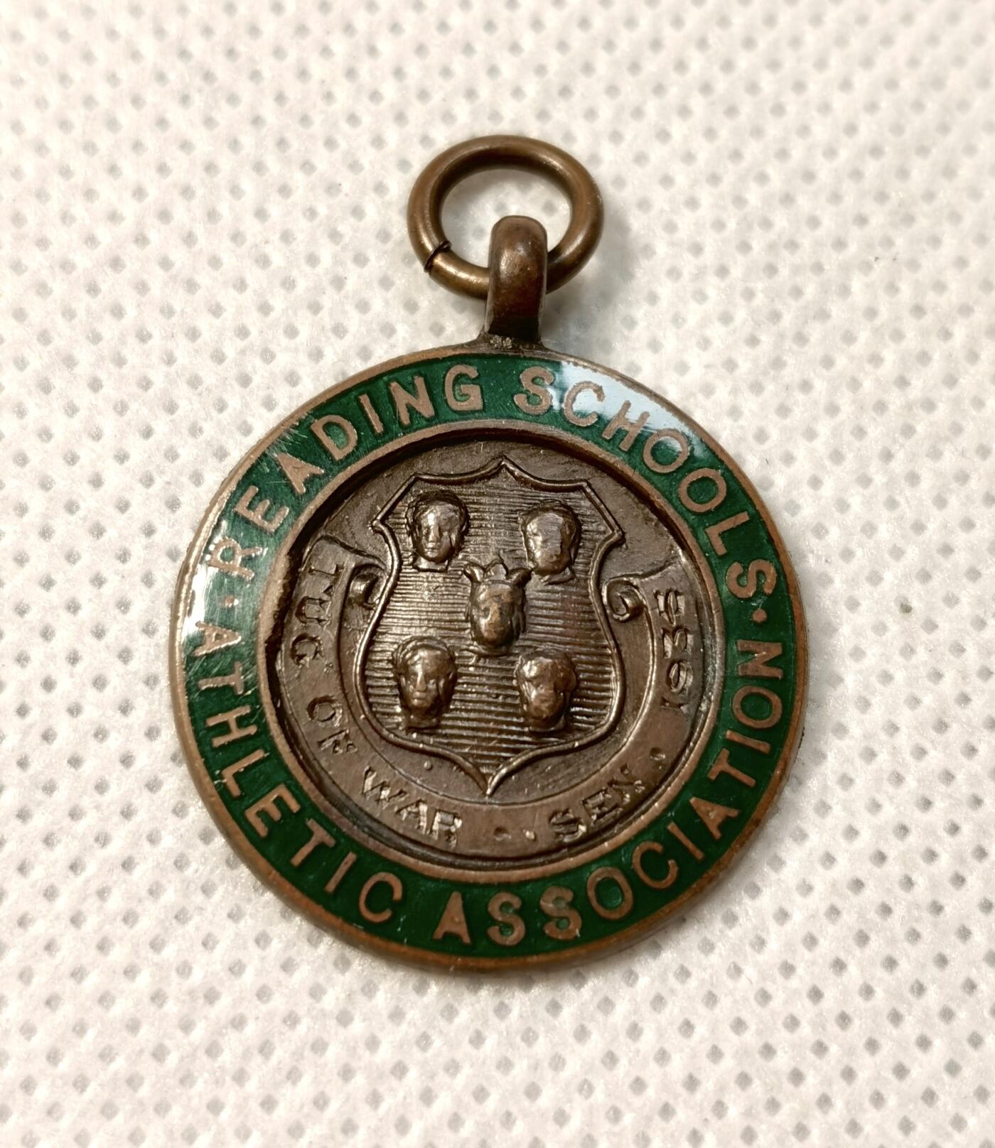 甄臻铺-世界币章拍卖（第39期）送拍享返佣金等优惠多多 英国伯克郡雷丁学院体育协会铜章 拔河比赛   1936/1935 两枚  24.6mm