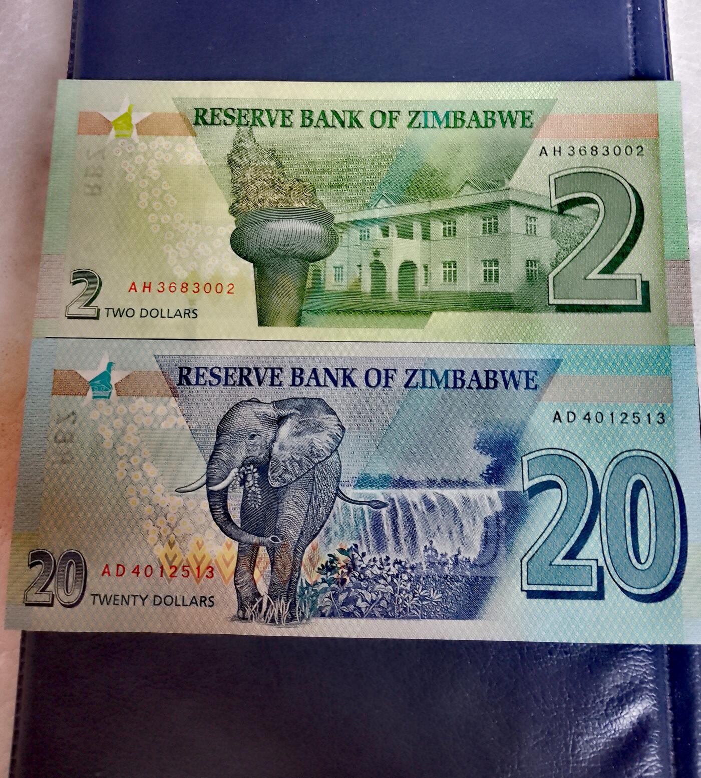 津巴布韦2019、2020年2、20元超级靓品纸币2枚一对