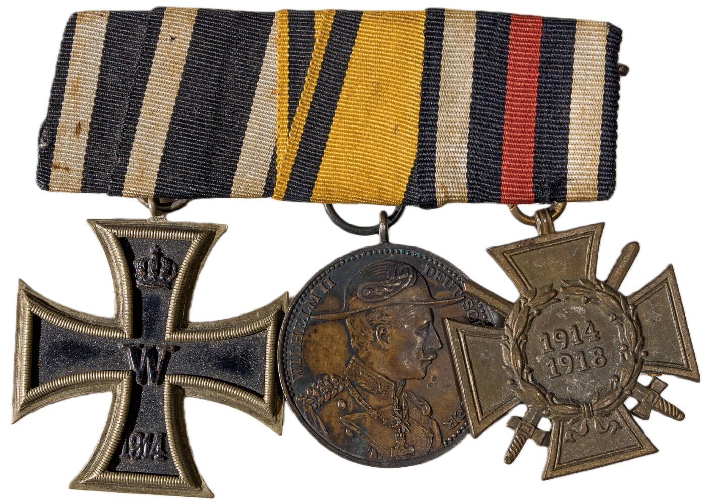 中新泰星2025年秋拍 徽章 纪念章及金银器专场 19世纪外国联排勋章一件