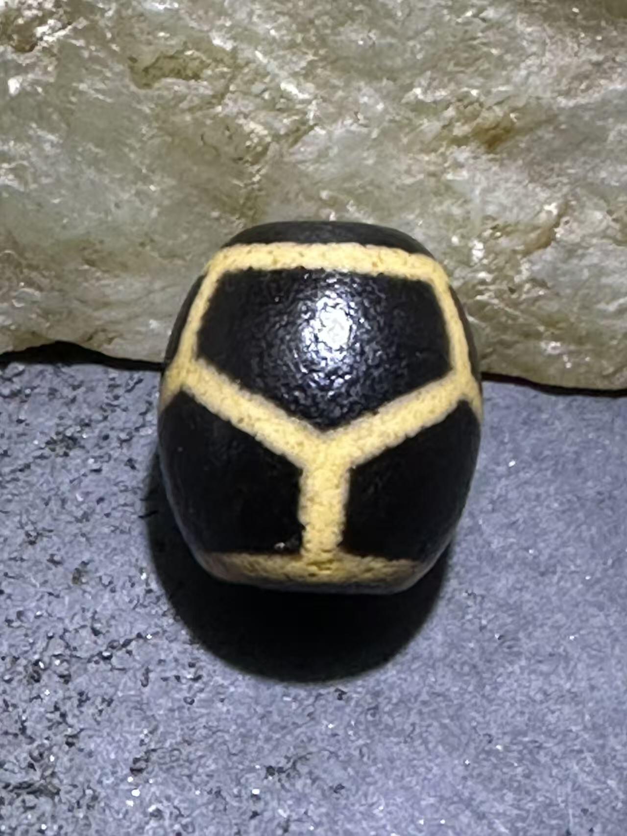 仅此一颗，精品藏传龟甲玛瑙天珠一颗，，