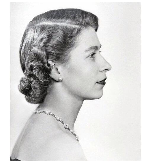 英国1967年 伊丽莎白镀金高浮雕精制币章吊坠 40MM