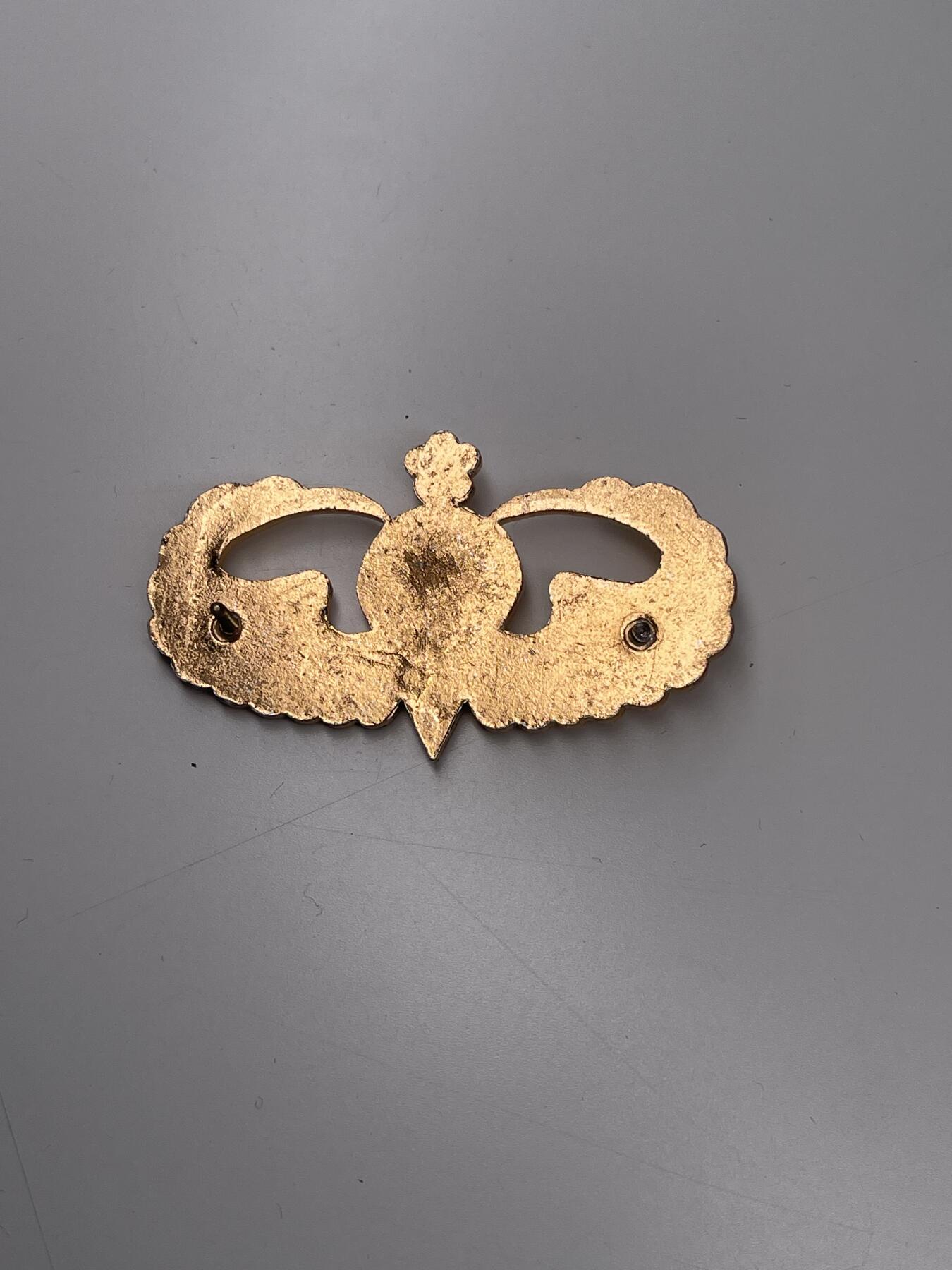 新时代收藏徽章红藏拍卖(第二十八场)  徽章纸品证书杂项 60年代早期到台国军铝制跳伞章