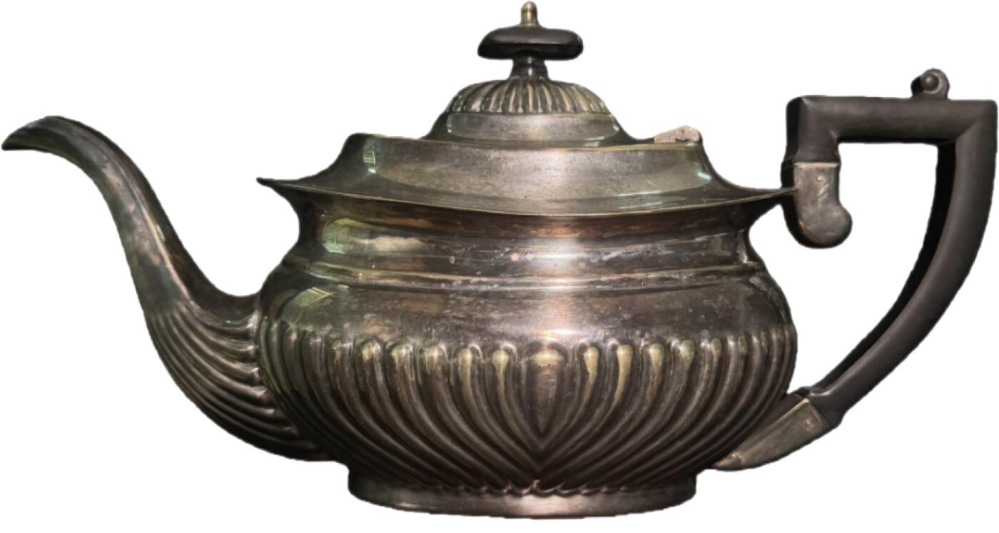 中新泰星2025年秋拍 钱币纪念章专场 十九世纪英国维多利亚时期银质茶壶一件