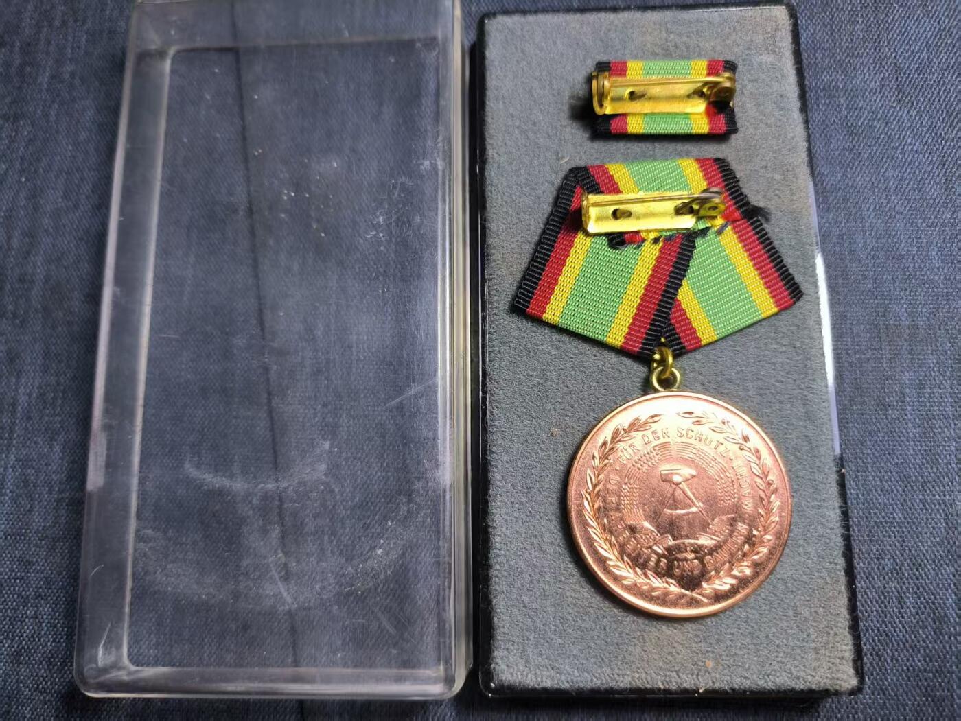 罗岚⭐爱藏⭐精品专拍第七场-分享拍场赚佣（周六有群拍，详细看简介） 民主德国人民军铜级忠诚服役奖章带盒略 早期提手挂版本绒布盒品极佳