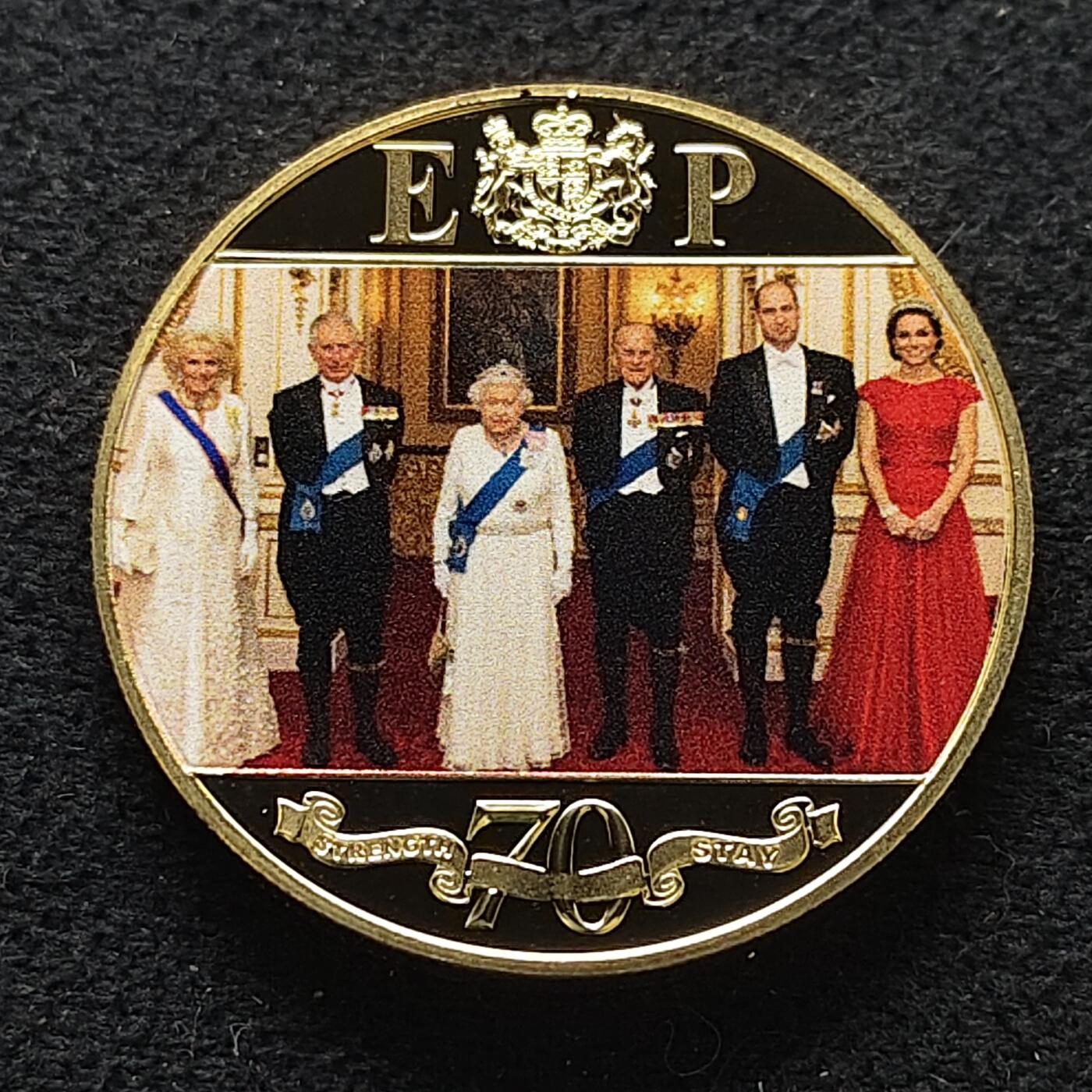 【全场包邮】纯粹捡漏拍476场（免费代拍第13场）调整中 直布罗陀2017年1克朗女王白金婚系列家族彩色镀金精制克朗型纪念币