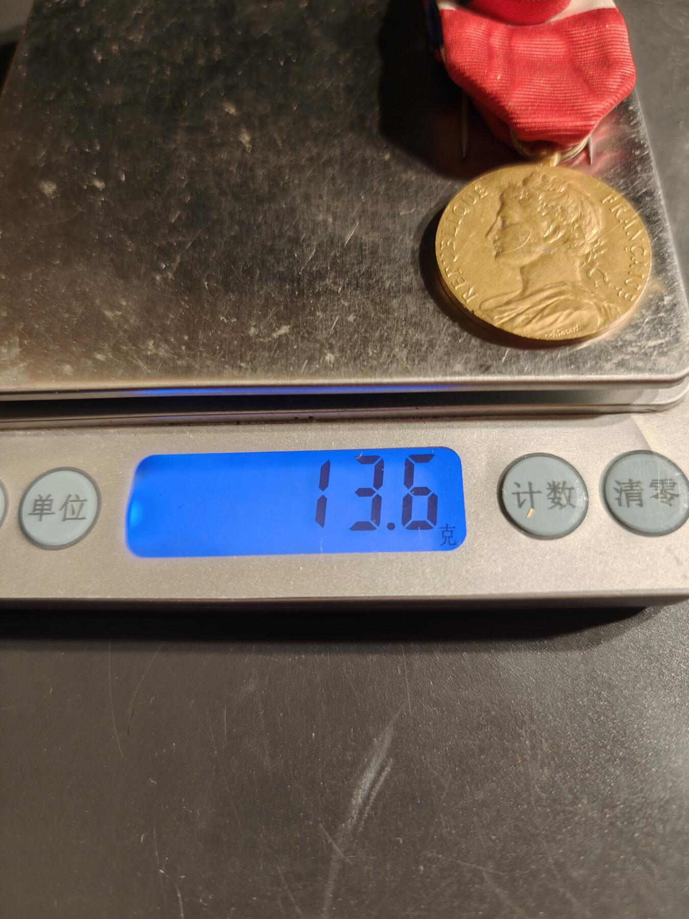 老王徽章第163期 13-15日三场连拍 16日统一发货  13、14日结束后可寄存  法国金级劳工奖章     1961年    950银镀金    13.6g