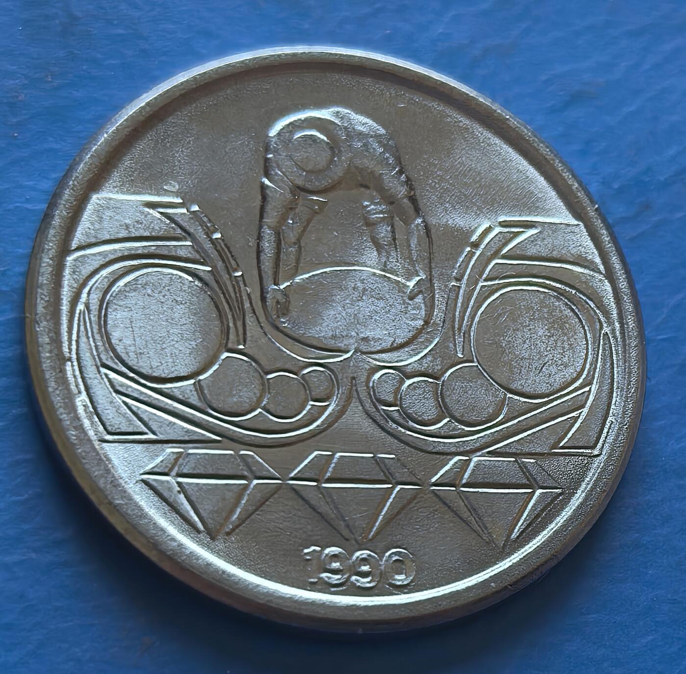 外国优质老铜币银币，周六九点倒数截拍，满百包邮，可寄存半年，喜欢朋友微信扫描二维码可直接参拍