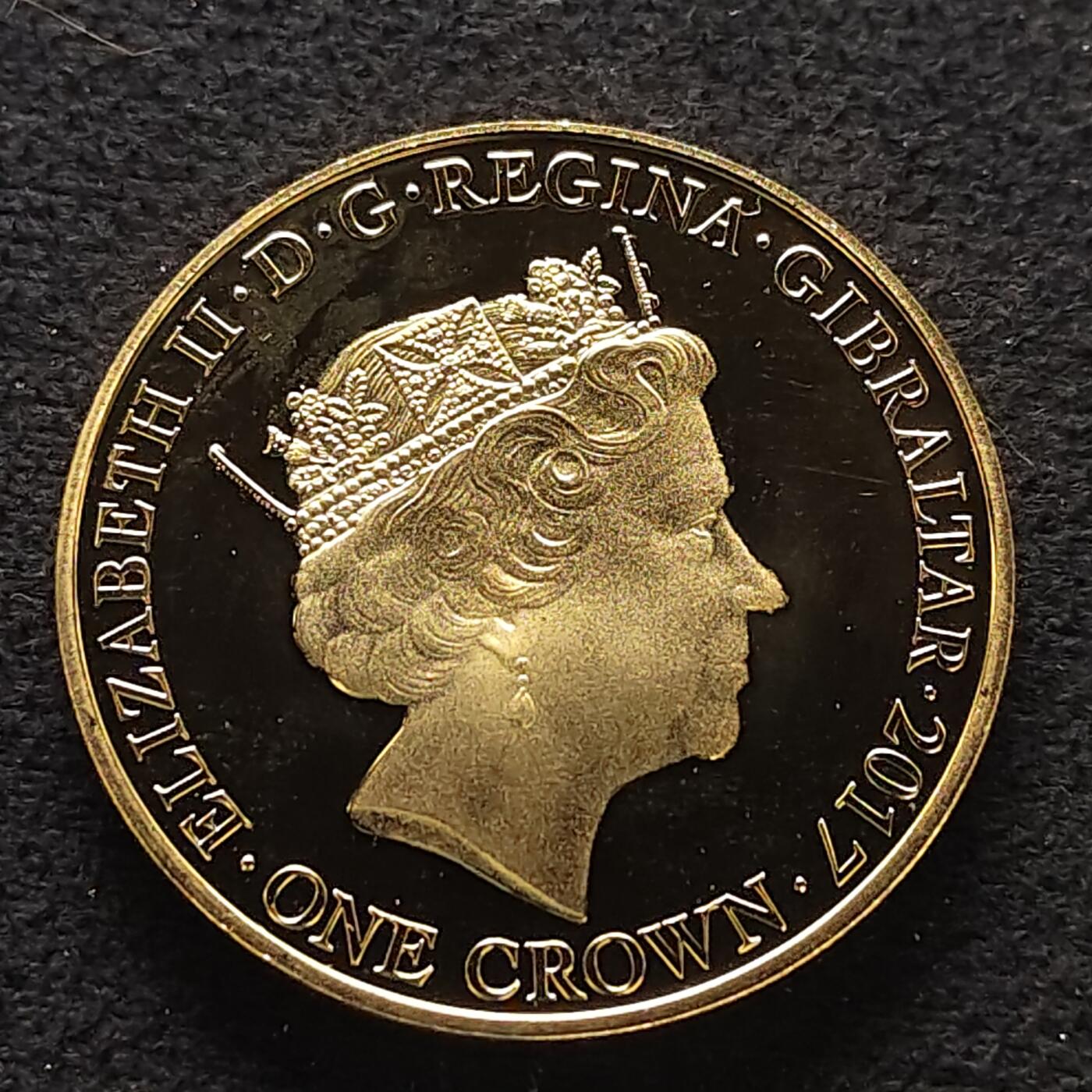 【全场包邮】纯粹捡漏拍476场（免费代拍第13场）调整中 直布罗陀2017年1克朗女王白金婚系列家庭彩色镀金精制克朗型纪念币