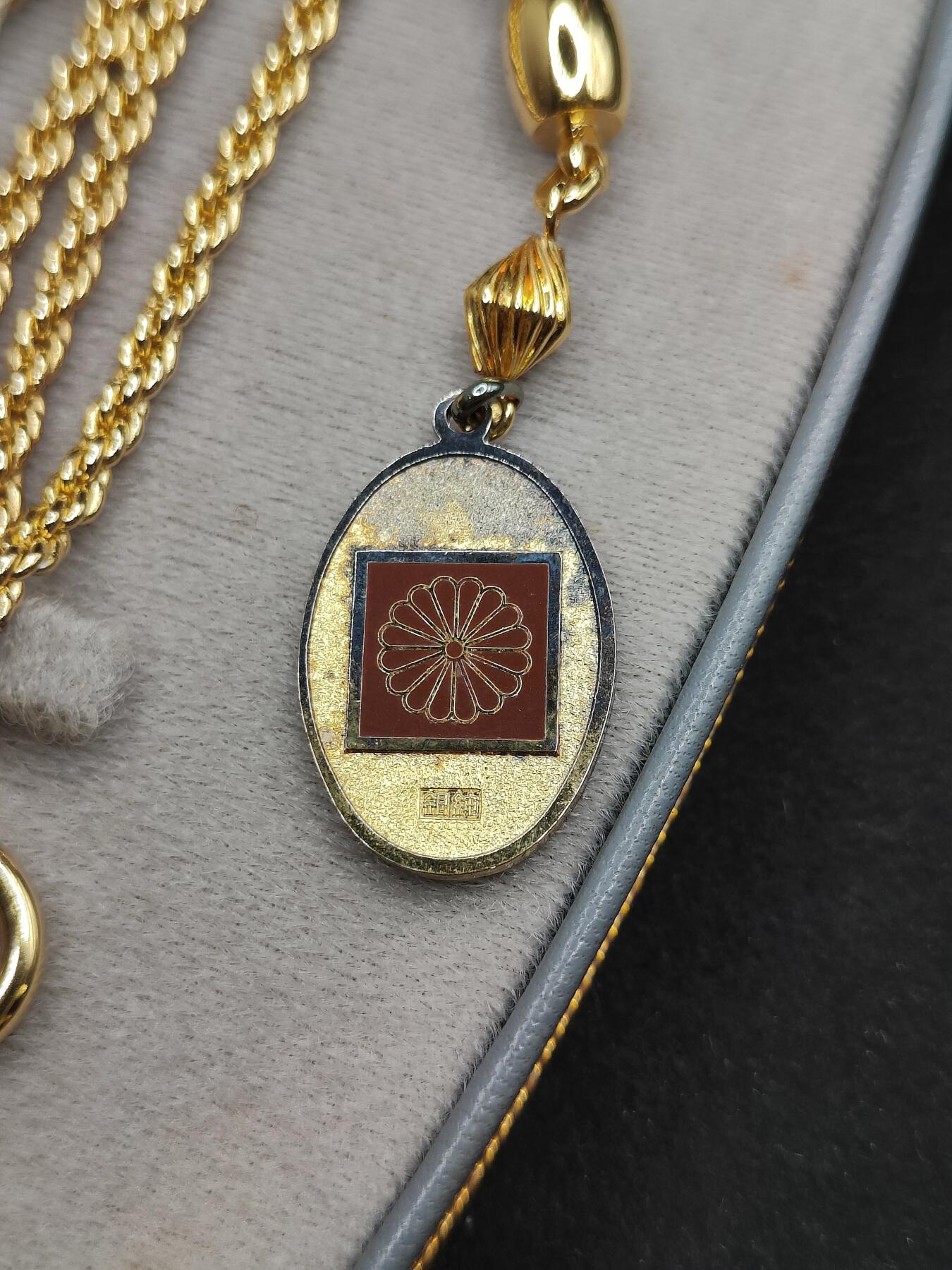 0元起拍勋章 第310期 咸鱼国勋章拍卖专场 11月16日（周日）下午6：00开始 日本在位60周年纪念怀表，纯银挂坠