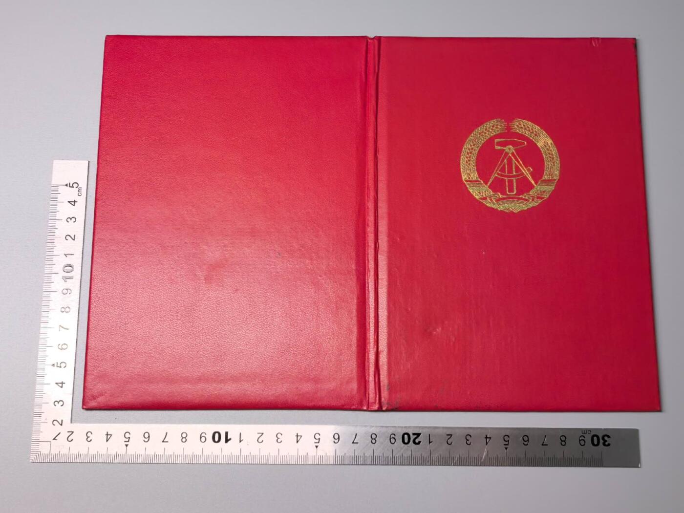 小驴勋章奖章收藏11月15日周六晚五点拍卖（珍爱和平，收藏战争，铭记历史，勿忘国耻，忠党爱国。有偿代拍，送拍规则在简介最后，参拍须阅读规则后再参拍，关系到运费包装发货时效真假辨别等关键信息，拍卖时不再发原图，看大图店主微信码在拍卖店铺介绍里）