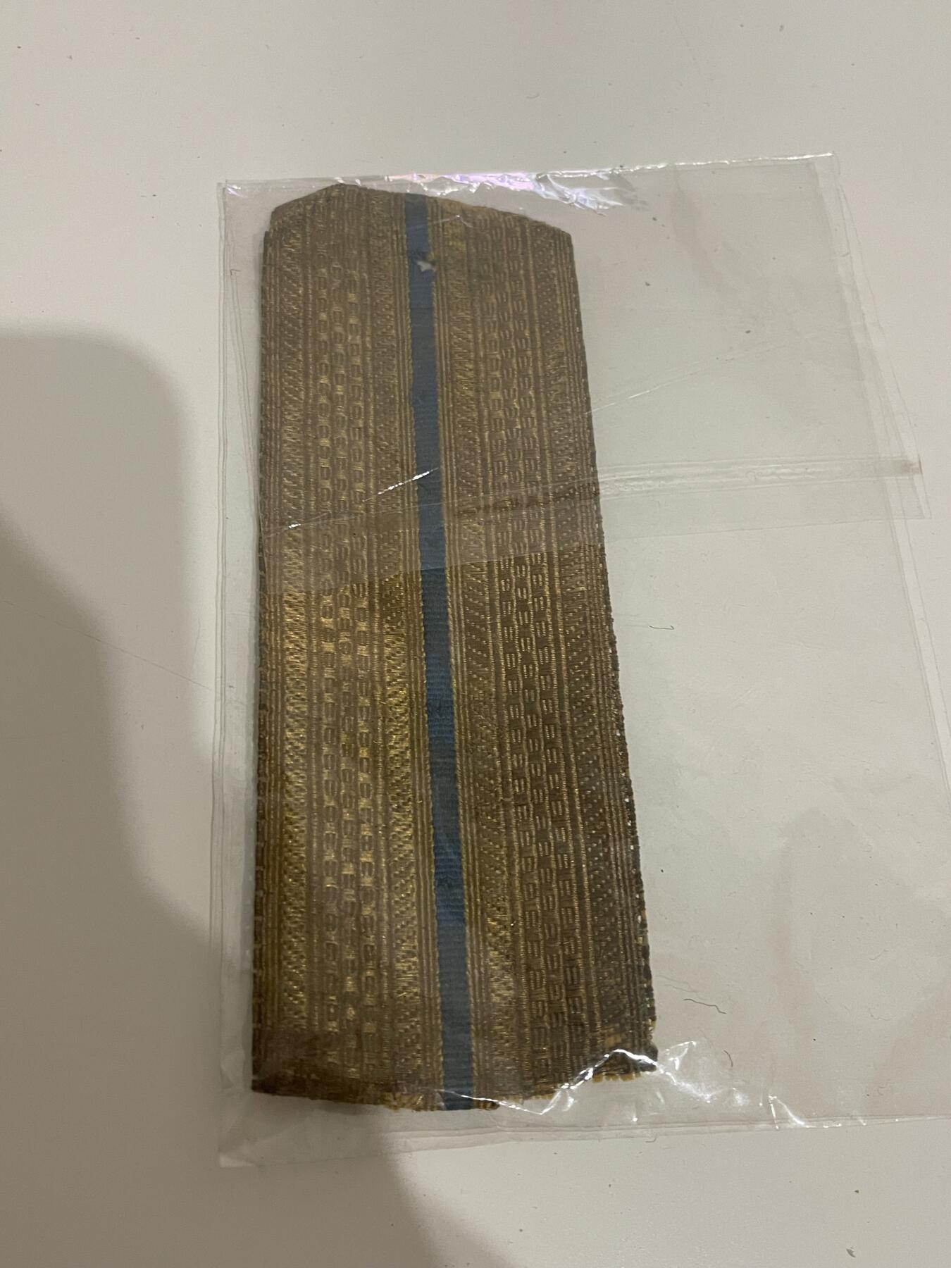 新时代收藏徽章红藏拍卖(第二十八场)  徽章纸品证书杂项 空军金属丝面一只 大尉洞