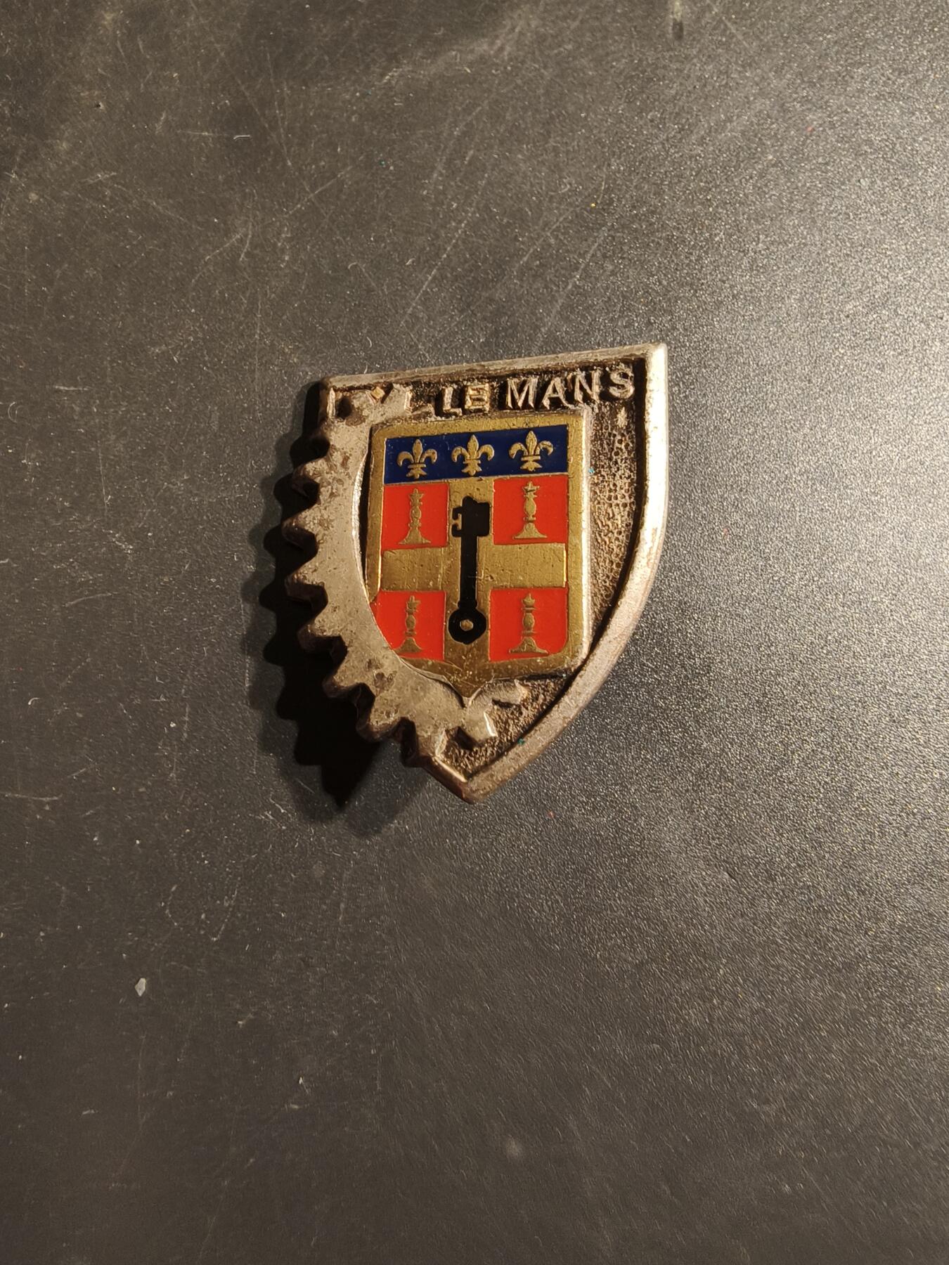 老王徽章第163期 13-15日三场连拍 16日统一发货  13、14日结束后可寄存 法国勒芒军事预备役学校证章 