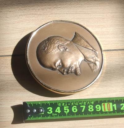 红色经典收藏拍卖专场第31期 - 苏联产 列宁头像摆件 可以挂 边缘有磨损 247克 列宁头像空心