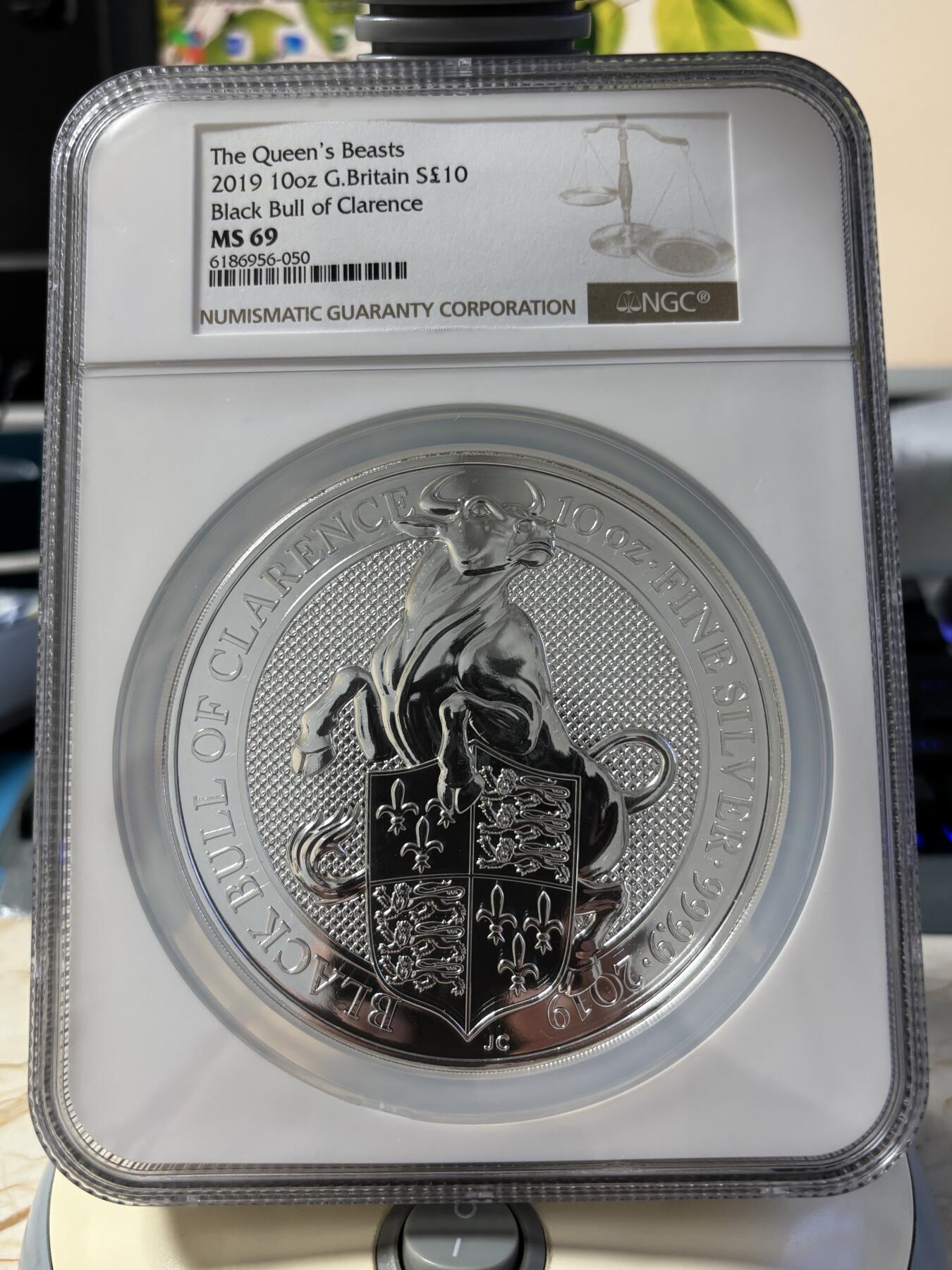 第181期拍卖 英国2019年女王神兽系列克拉伦斯黑牛10盎司纪念银币NGC-MS69,9999银，