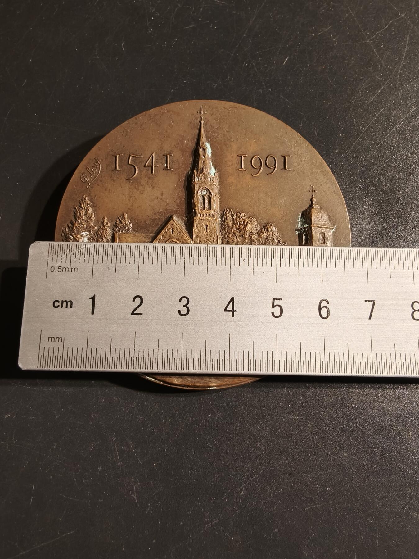 老王徽章第163期 13-15日三场连拍 16日统一发货  13、14日结束后可寄存 法国天主教会塞隆库尔-邦德瓦尔教区大铜章    高浮雕    直径68mm.    重量194.4g