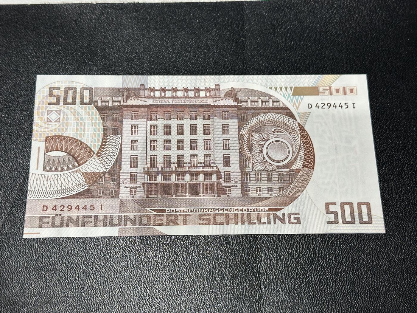 《外钞收藏家》第五百八十五期（精品场）（本平台长期征集拍品、欢迎藏友们联系合作）