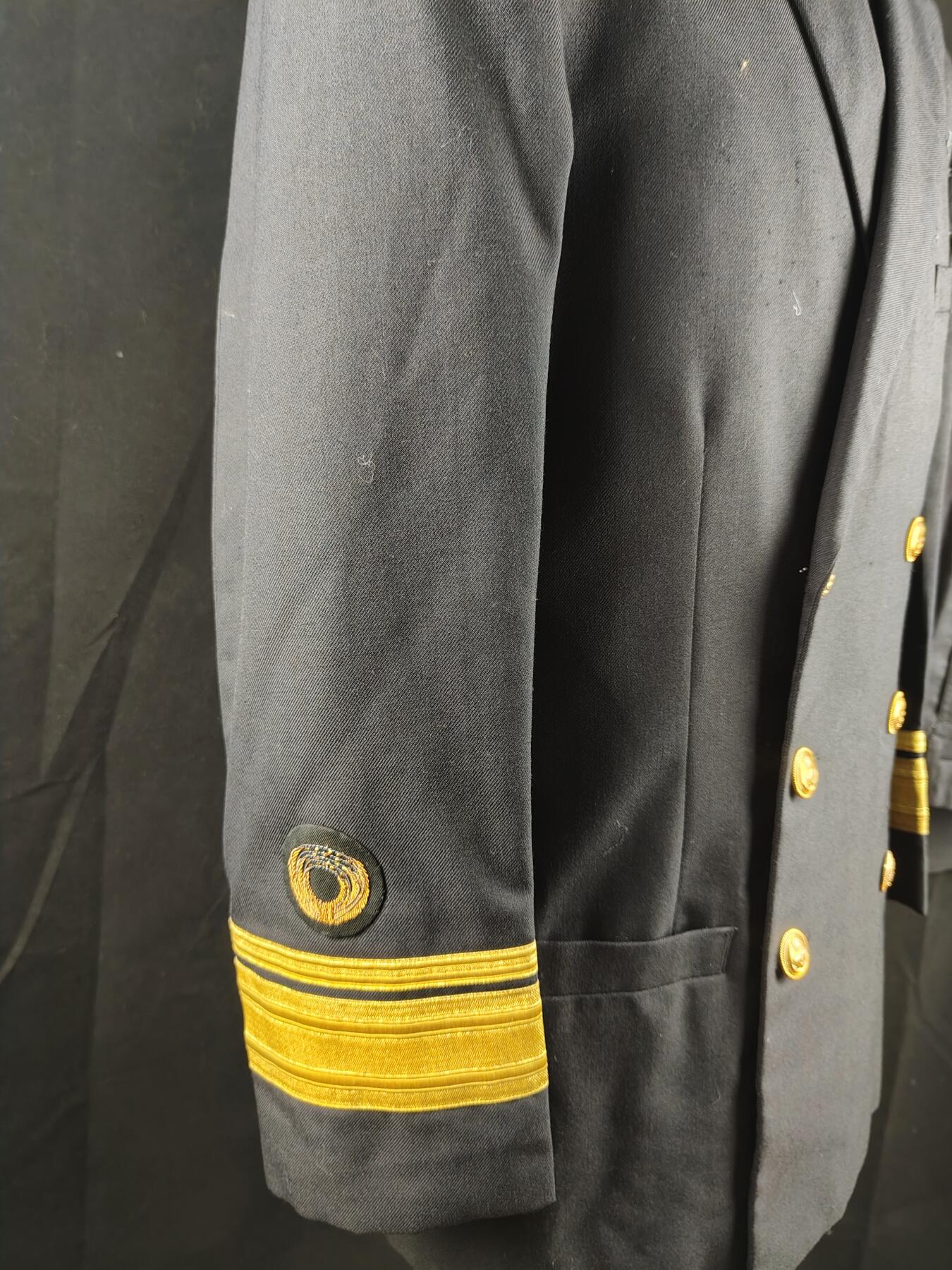 0元起拍勋章 第310期 咸鱼国勋章拍卖专场 11月16日（周日）下午6：00开始 民国早期海军将官 早期刺绣嘉禾 原主第14任漢陽軍艦艦長 錢純志少將 胸围104 肩宽50 衣长78 袖长60腰围80 裤长103