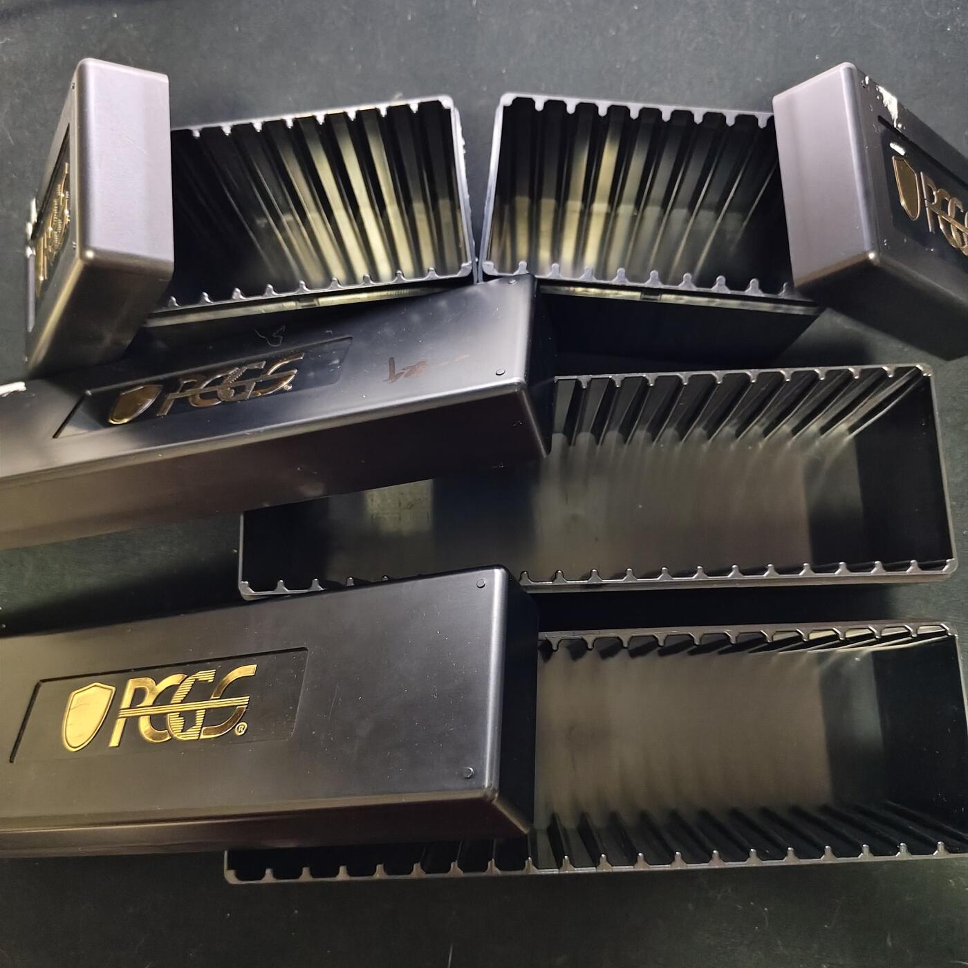 【全场包邮】纯粹捡漏拍477场（免费代拍第14场）调整中 【收藏工具】PCGS评级币收纳盒黑盒4个-10枚装2个+20枚装2个