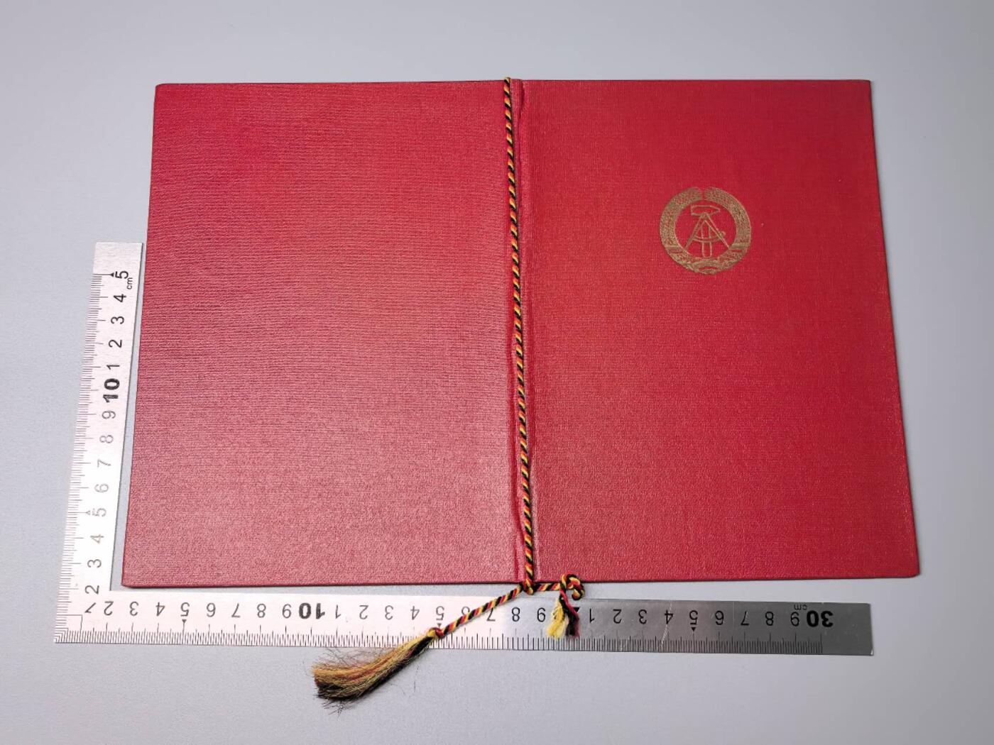 小驴勋章奖章收藏11月15日周六晚五点拍卖（珍爱和平，收藏战争，铭记历史，勿忘国耻，忠党爱国。有偿代拍，送拍规则在简介最后，参拍须阅读规则后再参拍，关系到运费包装发货时效真假辨别等关键信息，拍卖时不再发原图，看大图店主微信码在拍卖店铺介绍里）