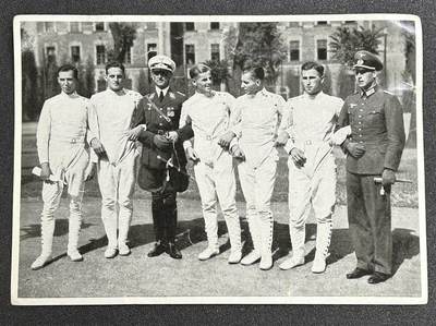 西秦中古拍卖第六十五期 - 德三 1936年柏林奥运会 军人和运动员合影纪念画片