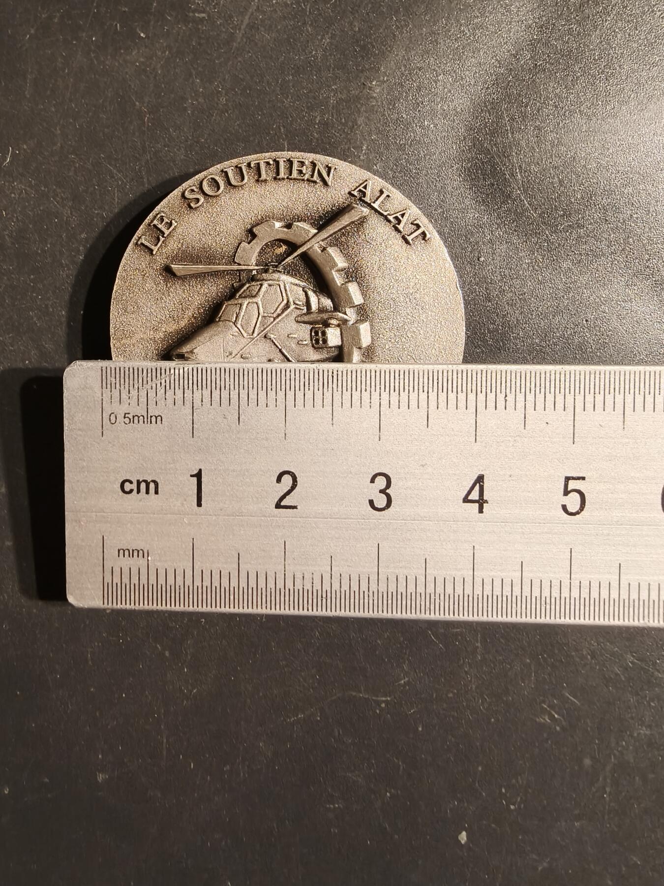 老王徽章第163期 13-15日三场连拍 16日统一发货  13、14日结束后可寄存  法国陆军后勤部队纪念章     直径39mm.   重量27.1g