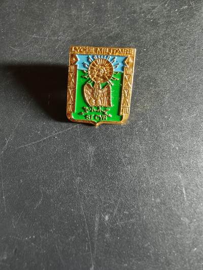 老王徽章第163期 13-15日三场连拍 16日统一发货  13、14日结束后可寄存 -  法国圣西尔军事高中徽章      该校是法国国防部下属的六所国防高中之一，位于法国伊夫林省的圣西尔学校。 