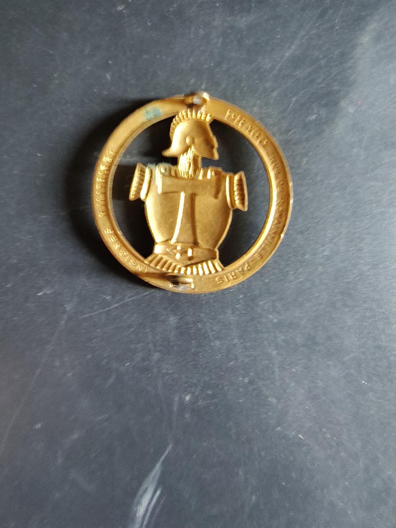 老王徽章第163期 13-15日三场连拍 16日统一发货  13、14日结束后可寄存 法国通信兵贝雷帽徽 