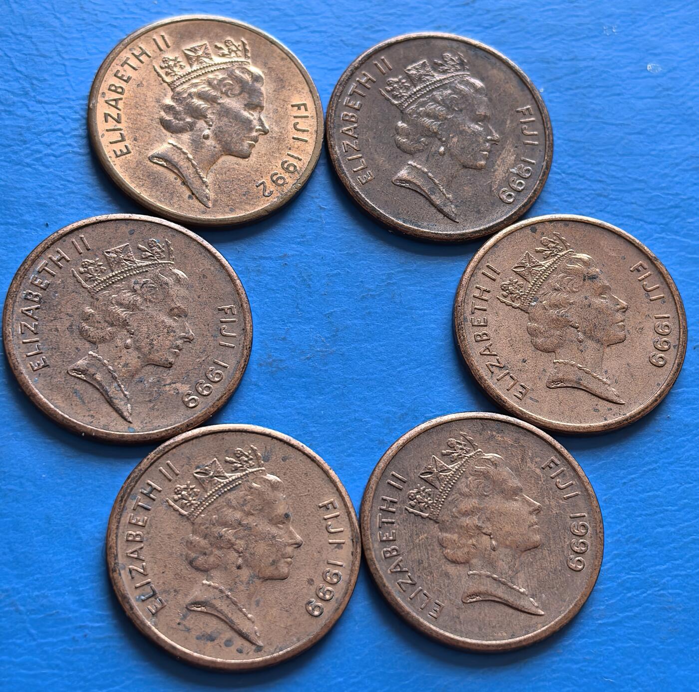 外国优质老铜币银币，周六九点倒数截拍，满百包邮，可寄存半年，喜欢朋友微信扫描二维码可直接参拍