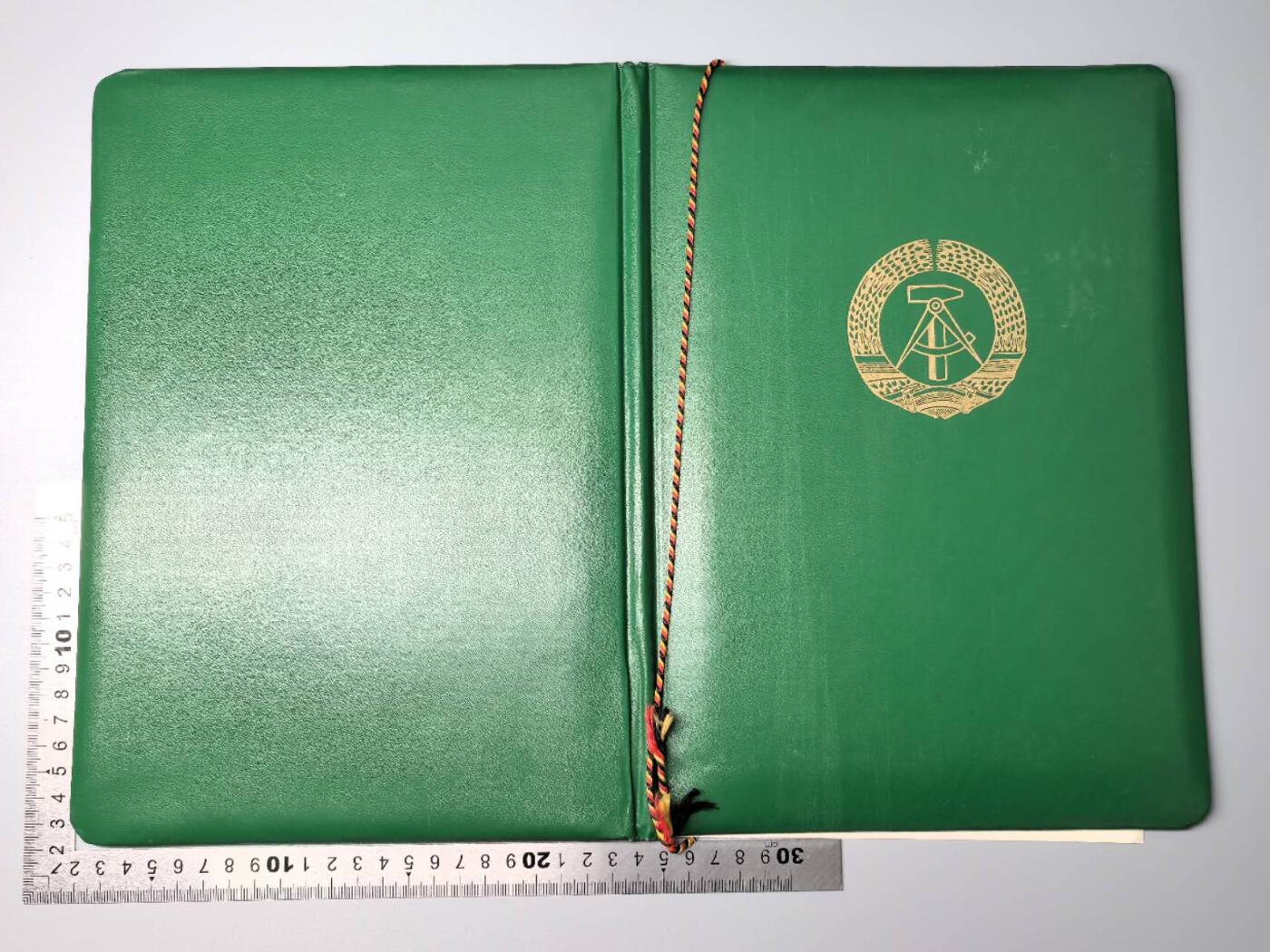 小驴勋章奖章收藏11月15日周六晚五点拍卖（珍爱和平，收藏战争，铭记历史，勿忘国耻，忠党爱国。有偿代拍，送拍规则在简介最后，参拍须阅读规则后再参拍，关系到运费包装发货时效真假辨别等关键信息，拍卖时不再发原图，看大图店主微信码在拍卖店铺介绍里）