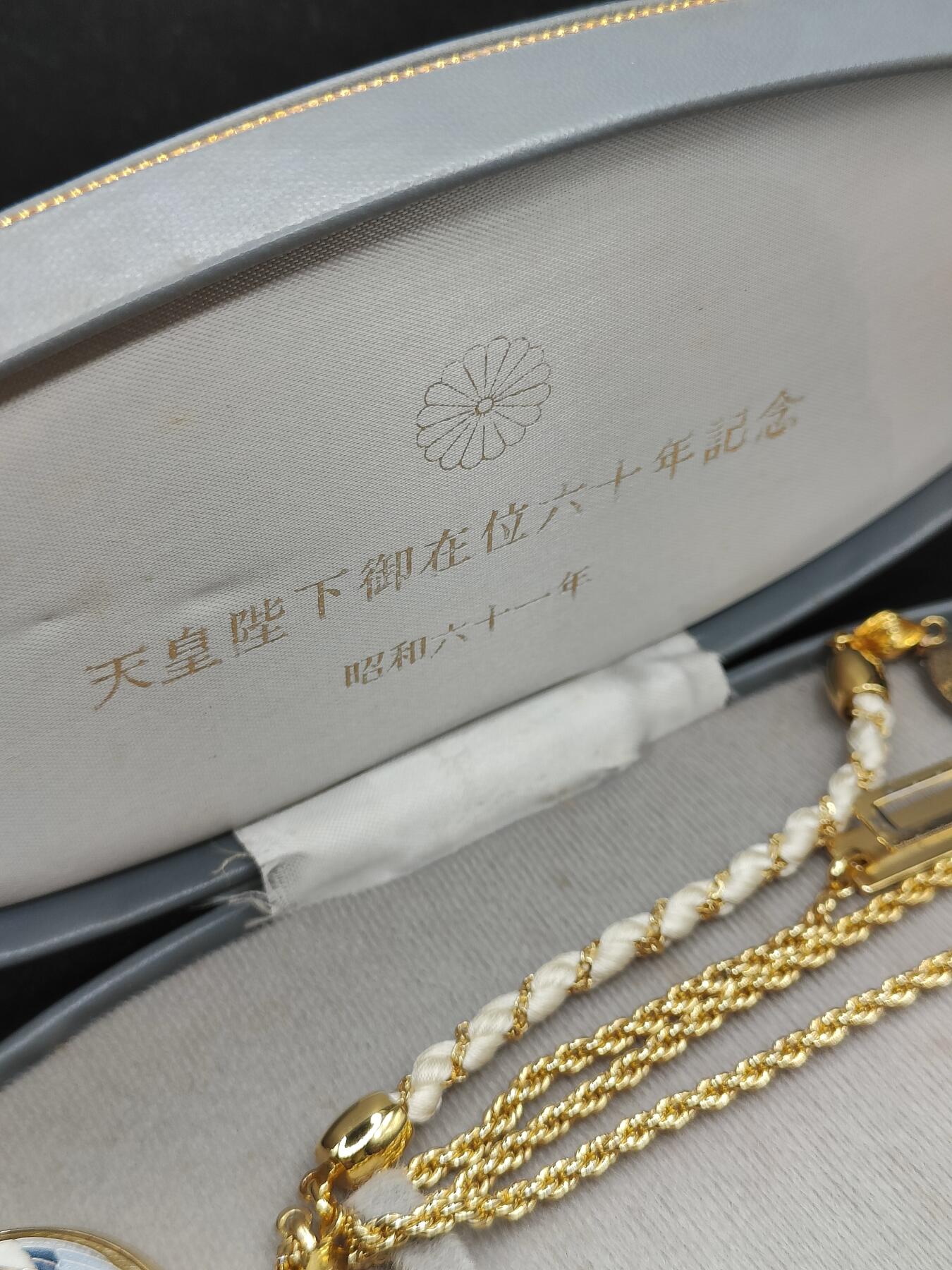 0元起拍勋章 第310期 咸鱼国勋章拍卖专场 11月16日（周日）下午6：00开始 日本在位60周年纪念怀表，纯银挂坠