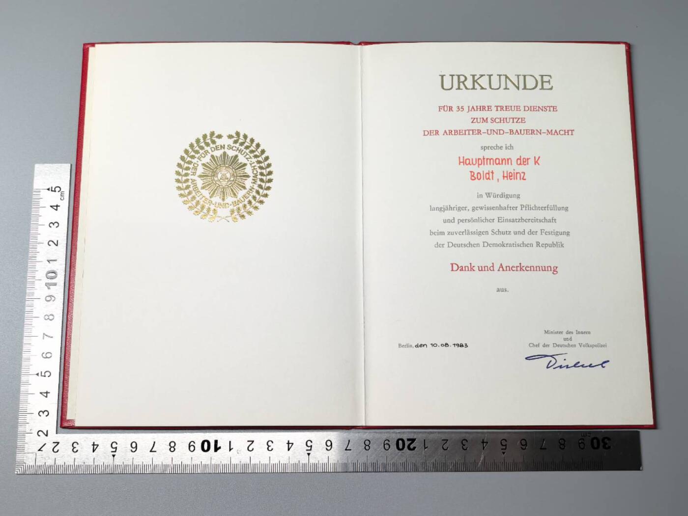 小驴勋章奖章收藏11月15日周六晚五点拍卖（珍爱和平，收藏战争，铭记历史，勿忘国耻，忠党爱国。有偿代拍，送拍规则在简介最后，参拍须阅读规则后再参拍，关系到运费包装发货时效真假辨别等关键信息，拍卖时不再发原图，看大图店主微信码在拍卖店铺介绍里）